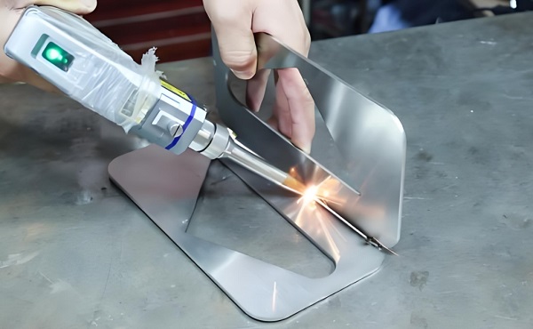 小型手持式激光焊接機多少錢一臺？