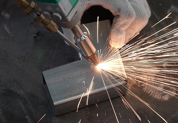 激光焊接機是怎么使用的？