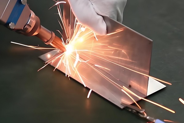 光纖激光焊接機(jī)是由哪些配件組成的？