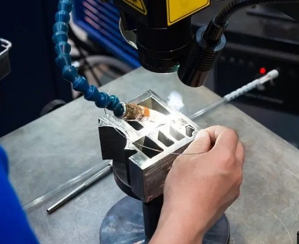 Yag激光焊接機(jī)的功率、頻率和脈寬的關(guān)系