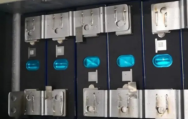 激光焊接機在動力鋰電池模組焊接中的難點和解決方案
