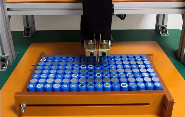 鋰電池用什么焊接？激光焊接機彰顯卓越優(yōu)勢