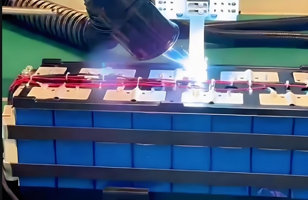 激光焊接設備的運動部件如何進行精度校準？