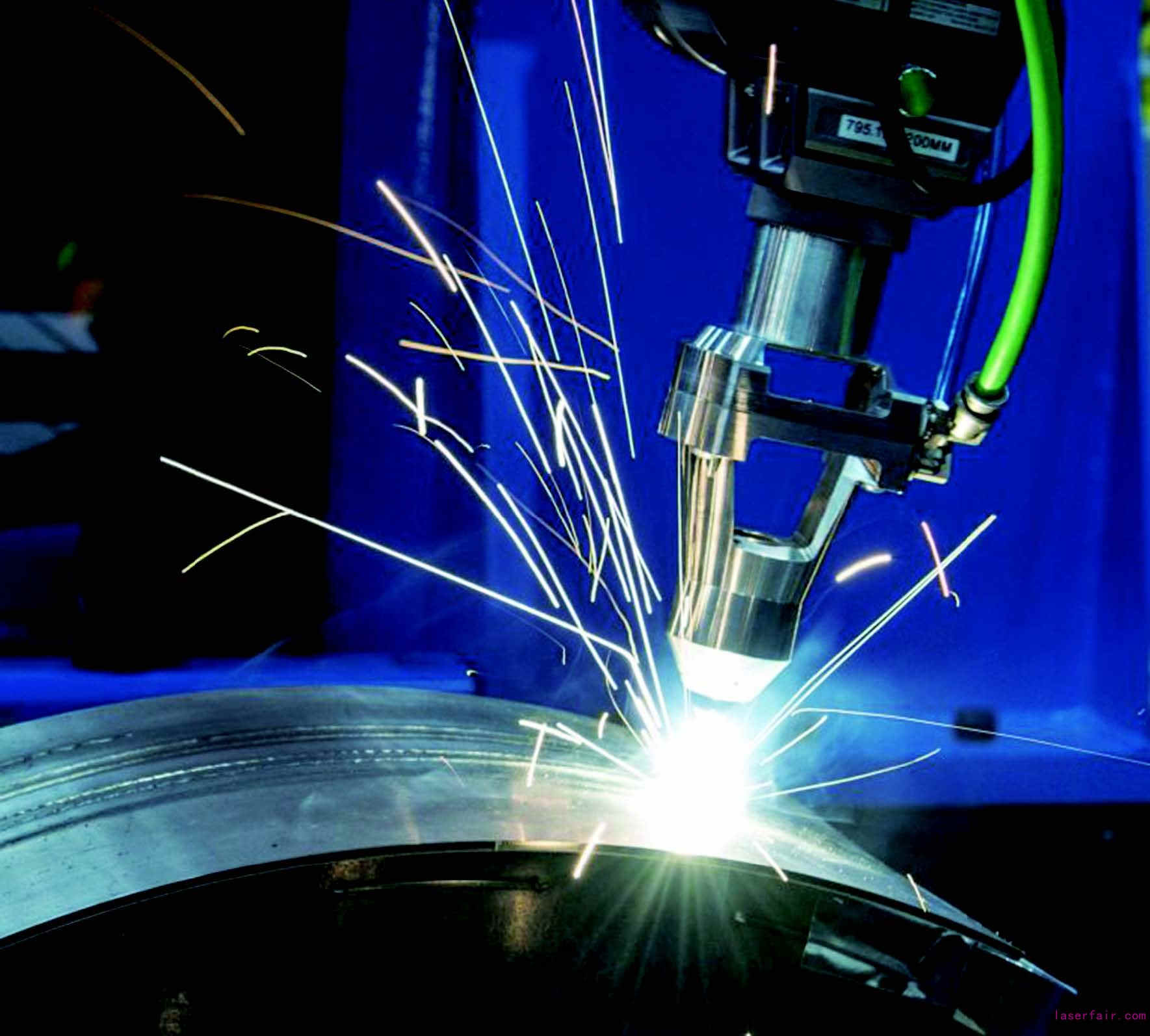 機(jī)械手激光焊接機(jī)操作難度大嗎？